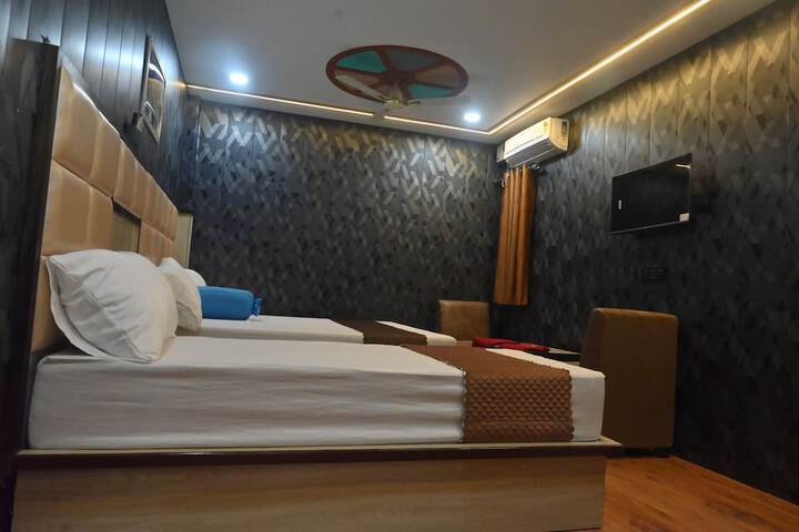 Room 9 of 17