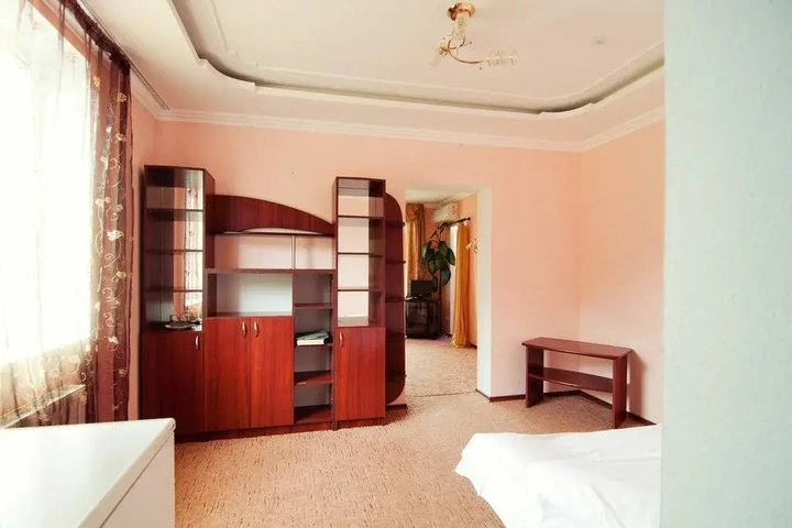 Room 4 of 12