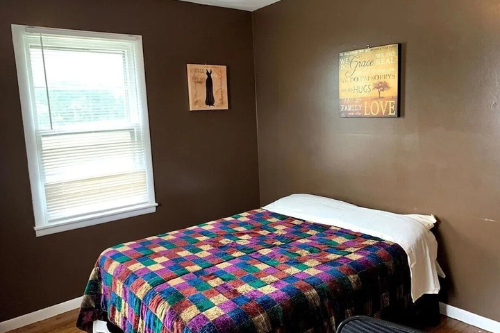 Exterior of Spacious Cozy 2 bed Home Near the Stadiums!