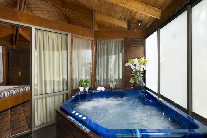 Hot Tub 22 of 50