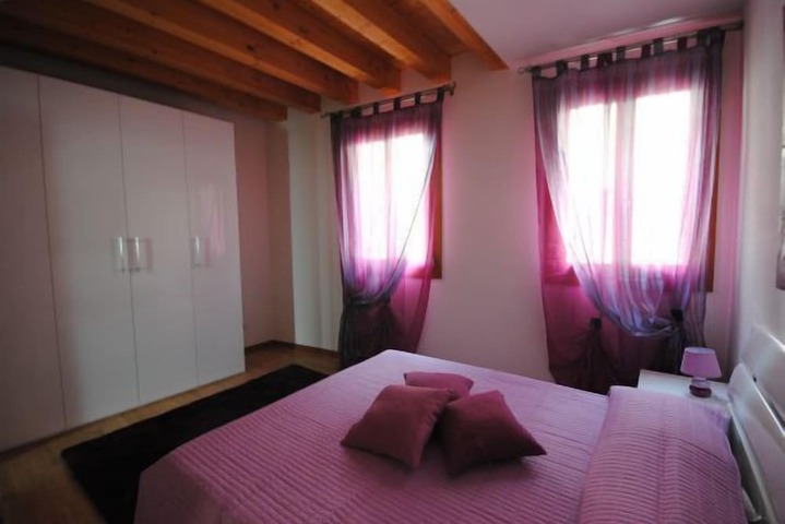 Room 9 of 30