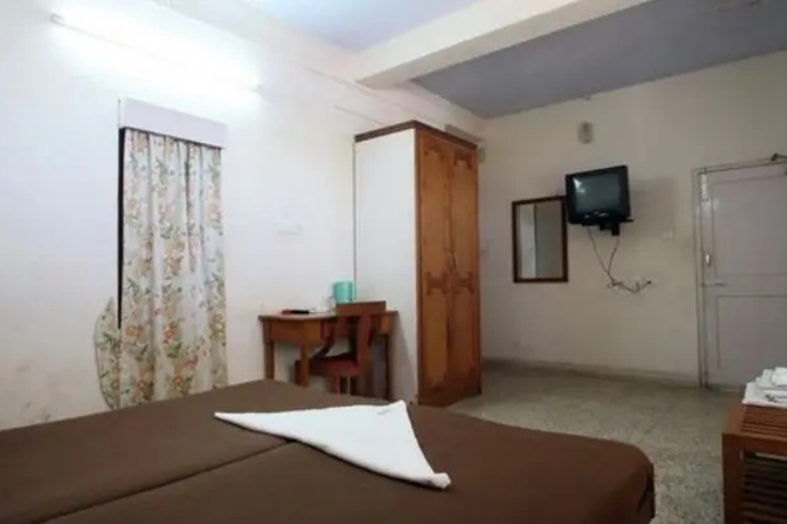 Room 3 of 10