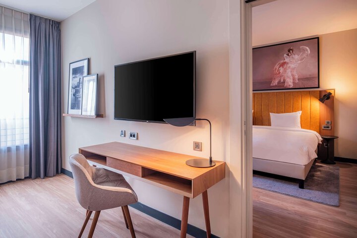 Room 14 of 106