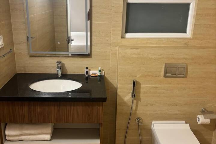 Room 6 of 32