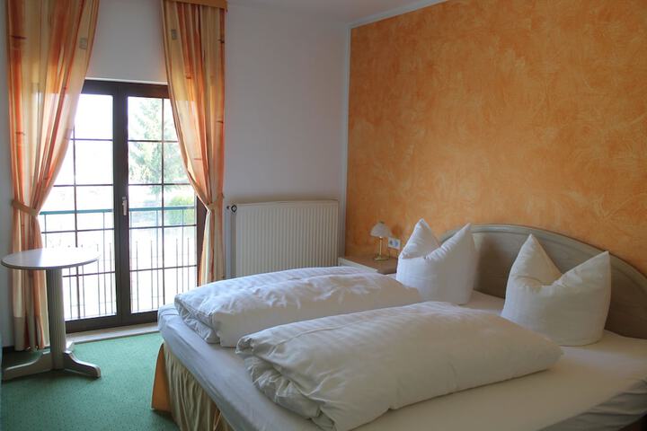 Room 15 of 34