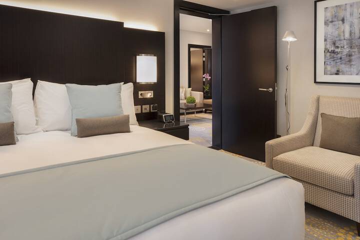 Room 32 of 194