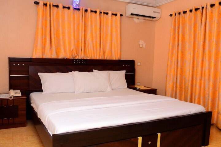 Room 8 of 30