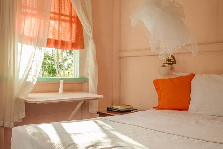 Room 10 of 32