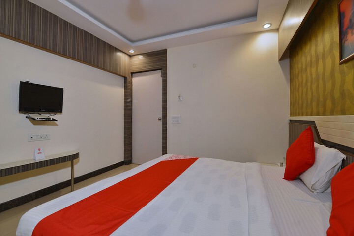Room 13 of 20