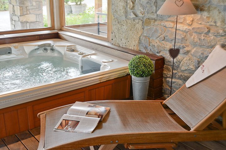 Hot Tub 27 of 56