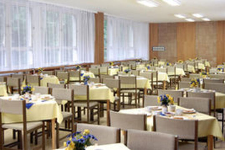 Dining 51 of 57