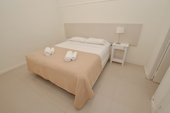 Room 9 of 34