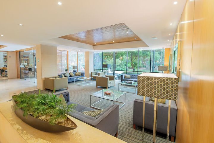 Entrance & Lobby