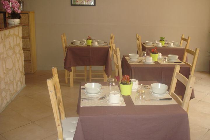Dining 21 of 23