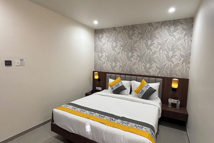 Room 3 of 40