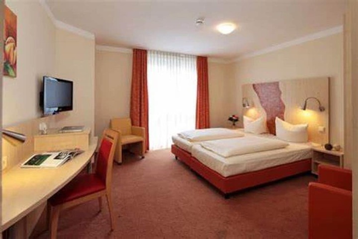 Room 15 of 37