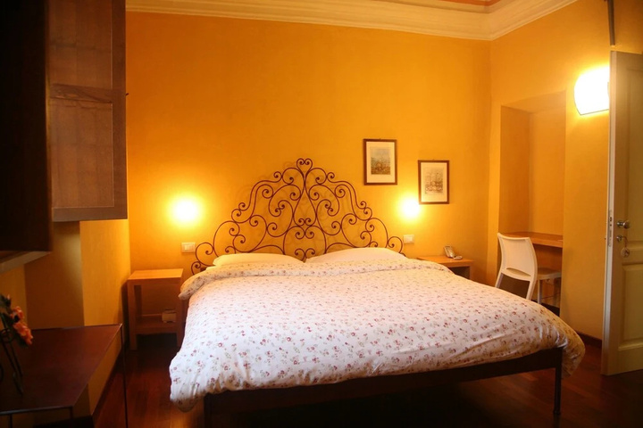 Room 3 of 16