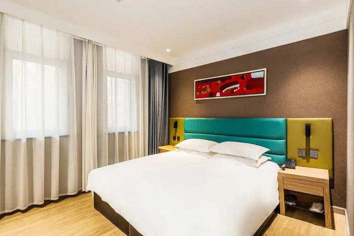 Room 5 of 6