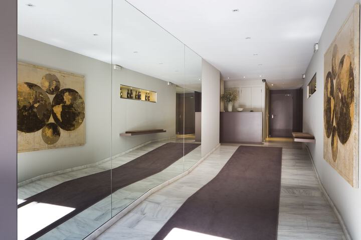 Guest Lobby
