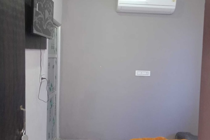 Room 12 of 24