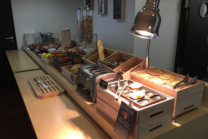 Breakfast/Coffee Service 46 of 63