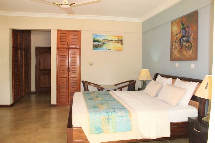 Room 4 of 108