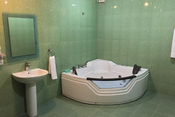 Hot Tub 34 of 42
