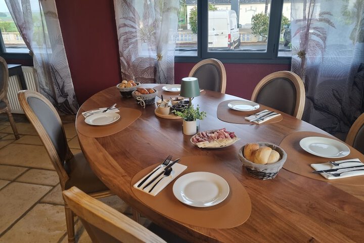 Dining 40 of 48