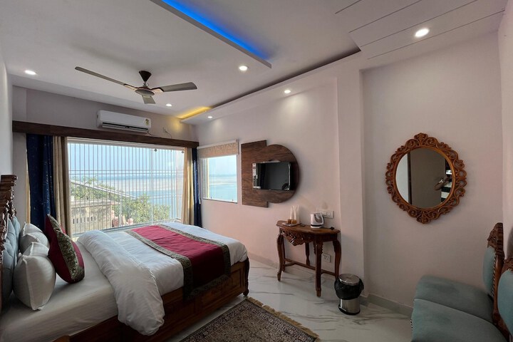 Room 8 of 33