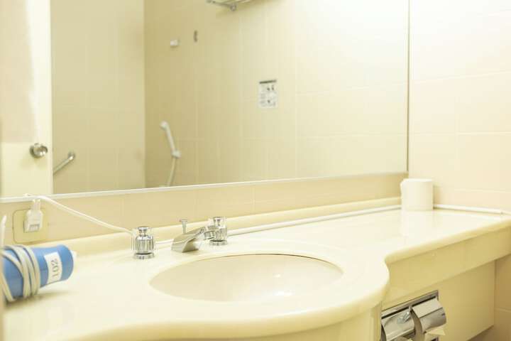 Room 12 of 128