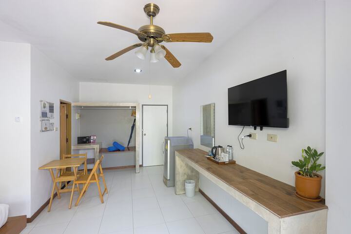 Room 7 of 100