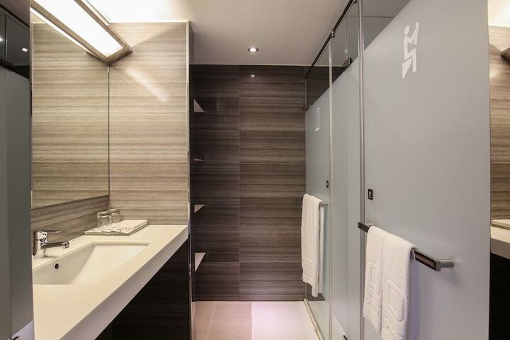 Room 30 of 49