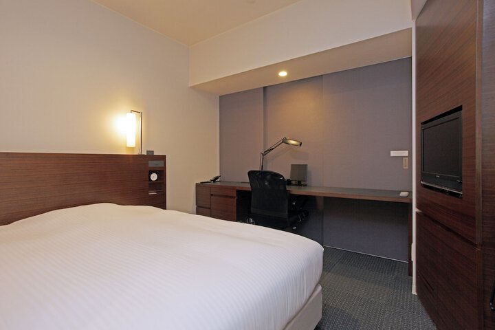 Room 8 of 36