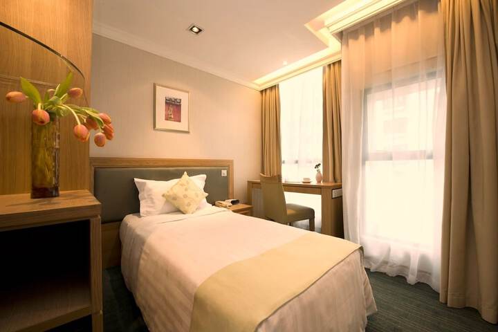 Room 3 of 62