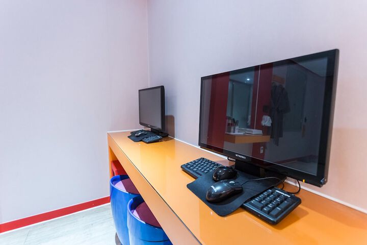 Room 37 of 54