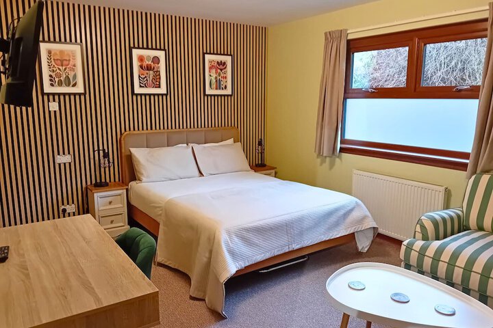 Room 2 of 28