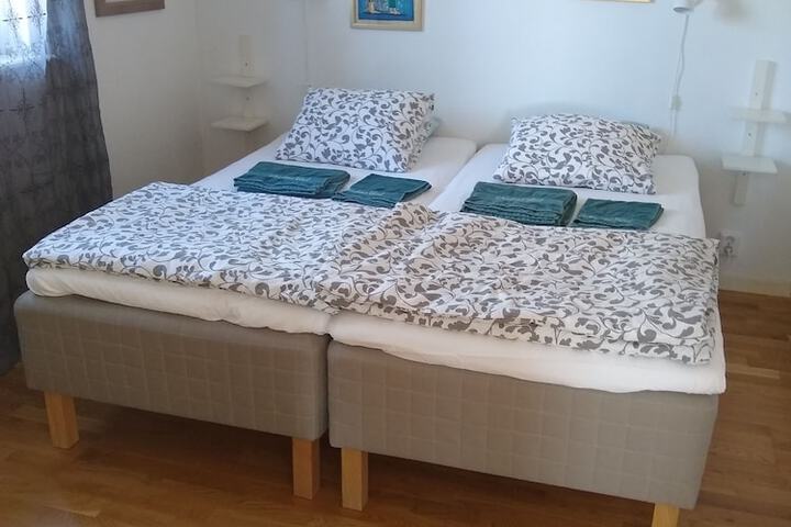 Room 3 of 164
