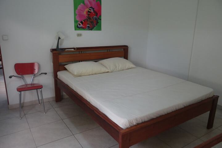 Room 4 of 33