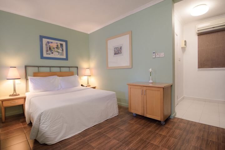 Room 3 of 85