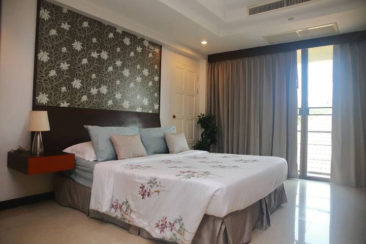 Room 9 of 75
