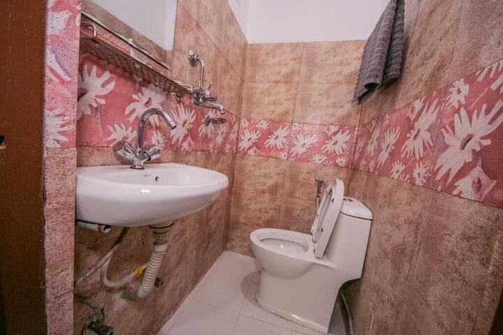 Room 10 of 13