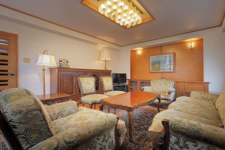 Room 27 of 123