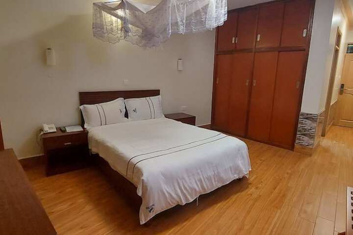 Room 6 of 35