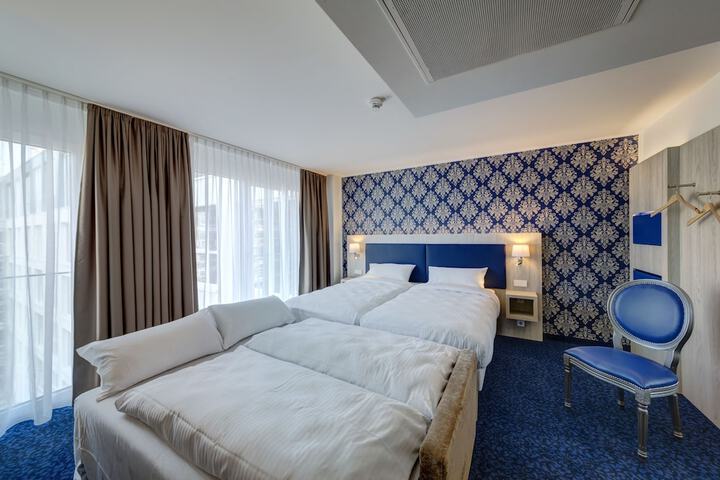 Room 5 of 43