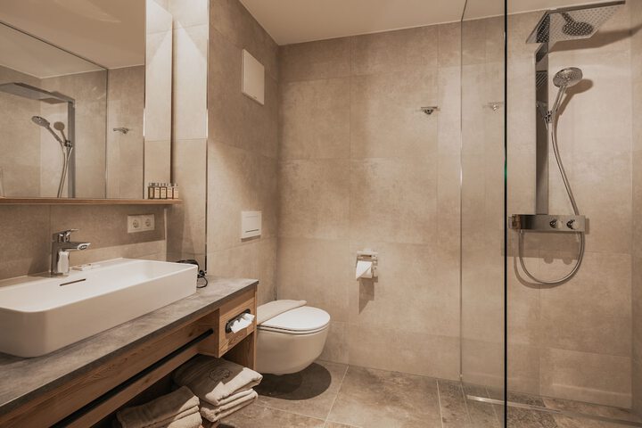 Room 85 of 200