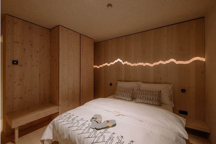 Room 6 of 85