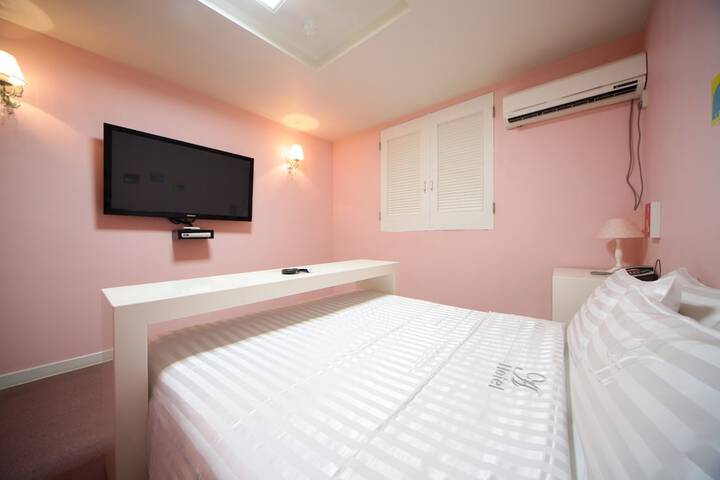 Room 8 of 75