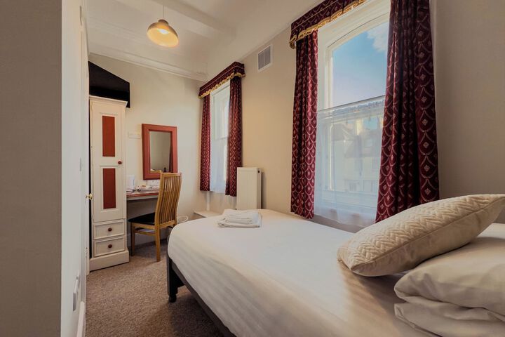 Room 3 of 27
