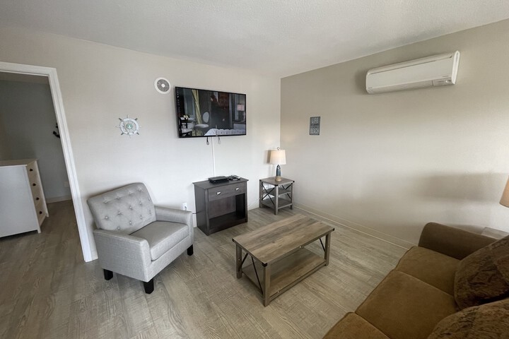 Room 17 of 136