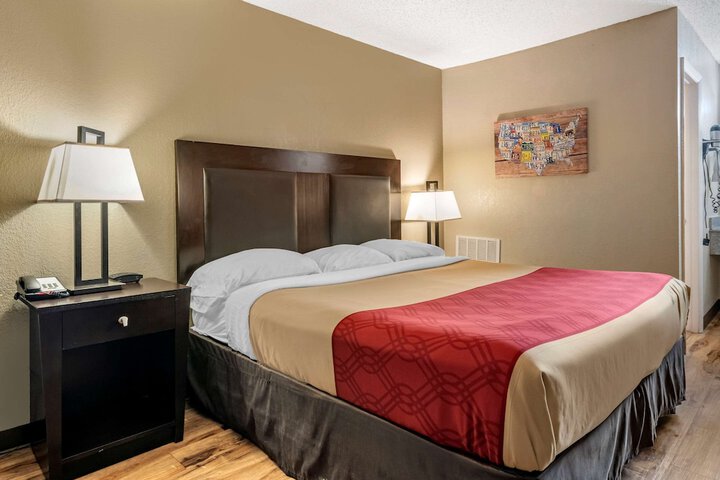 1 King Bed Accessible (4 of 9)